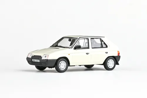 1:43 Skoda Favorit 136L (1988) - Snow White